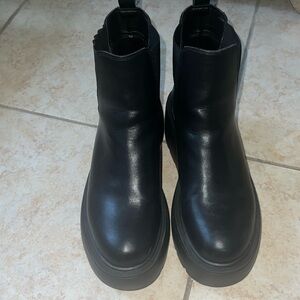Forever 21 boots.. size 9